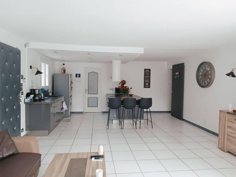 Appartement En Bas De Villa Avec Piscine Auribeau-sur-Siagne Luaran gambar